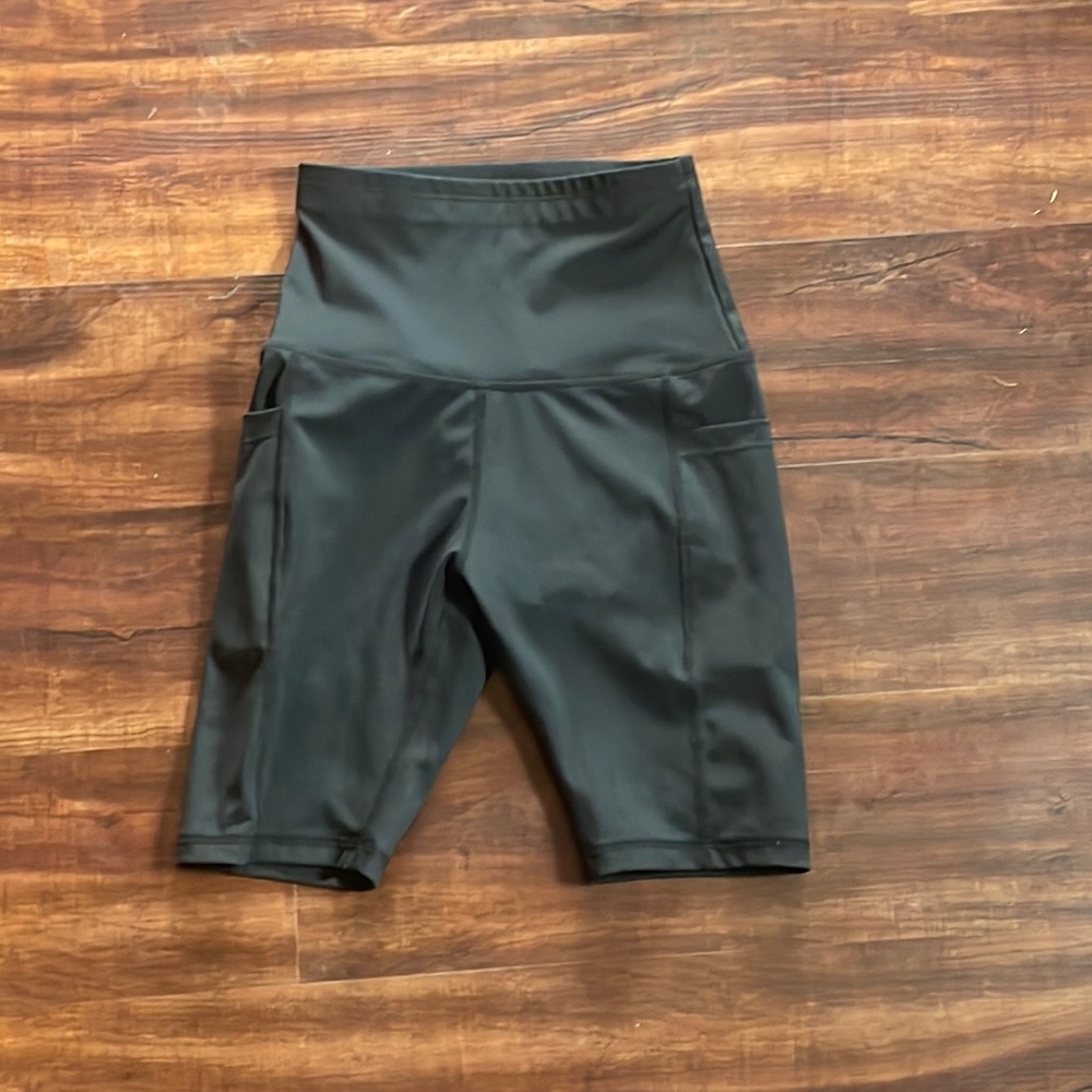 XS bike shorts WITH POCKETS!!